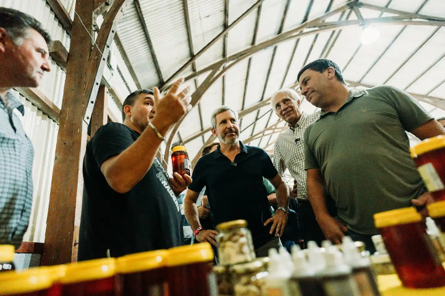 El gobernador estuvo en Maciá y llamó a trabajar para agregarle valor a la producción de la miel