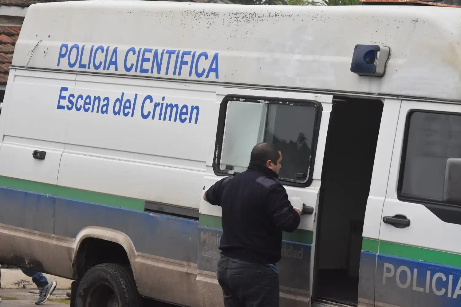 Horror en La Matanza: Hallan asesinada a una pareja de jubilados tras un incendio en su casa y hay un detenido