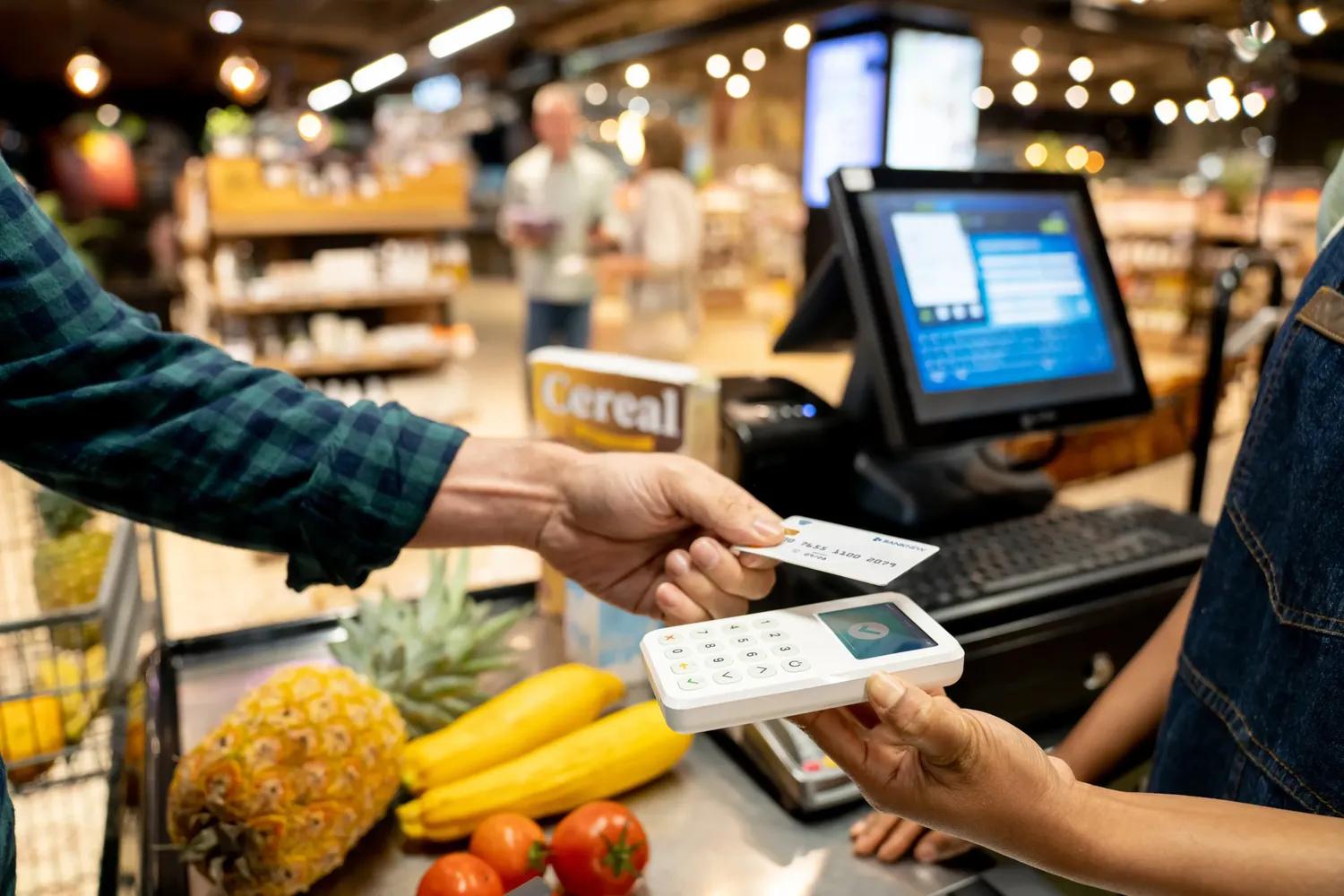 El 46% de las compras en supermercados se paga con tarjeta.