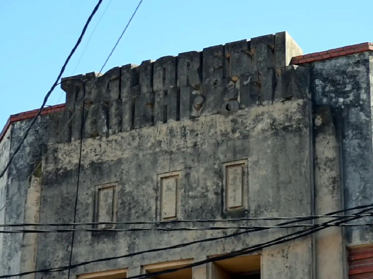  La primera chimenea de la ciudad   
