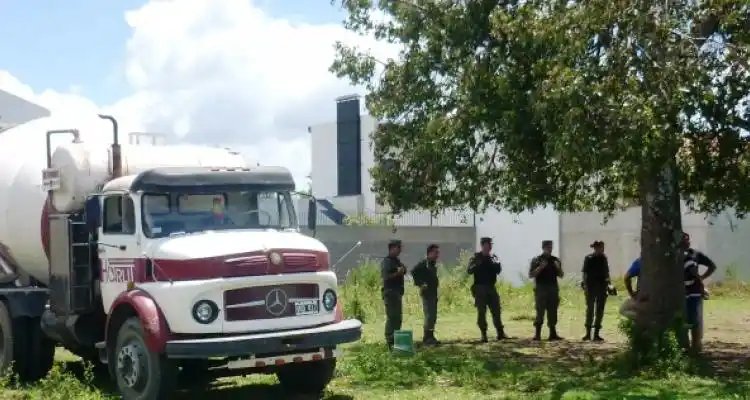Gendarmería intervino en el conflicto por la construcción de una vivienda en un terreno que reclama la familia Melgar