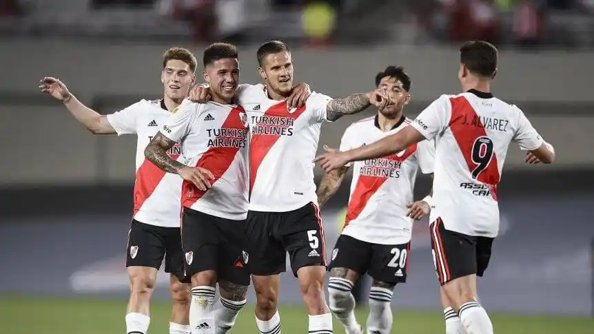 River goleó a Argentinos y dio otro paso hacia el título