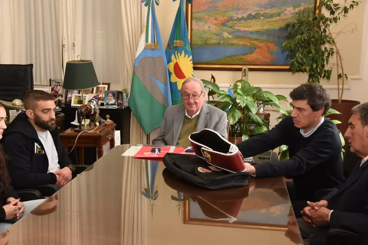 El encuentro entre Lunghi y "La Cobrita" Rueda tuvo lugar en el Palacio Municipal.