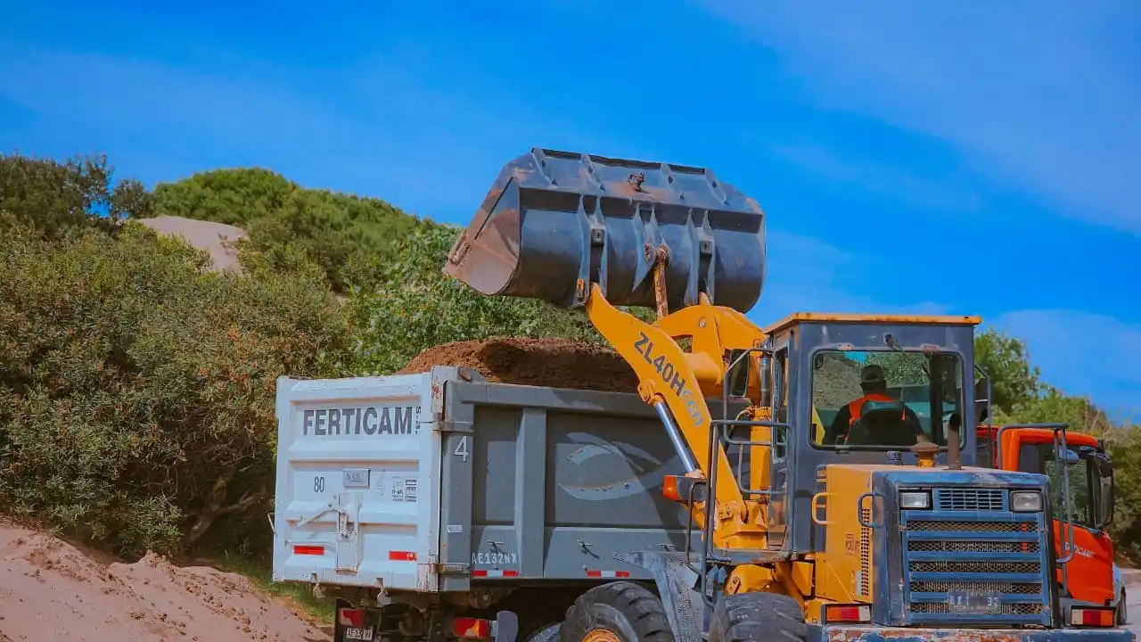 Palo y camión de Consorcio