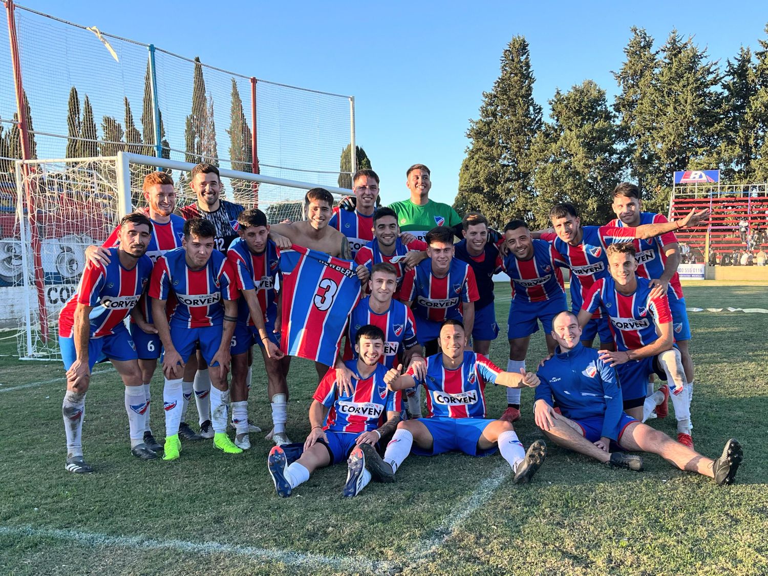 Clásico Tricolor: Newbery goleó a Rivadavia y se aleja en lo más alto