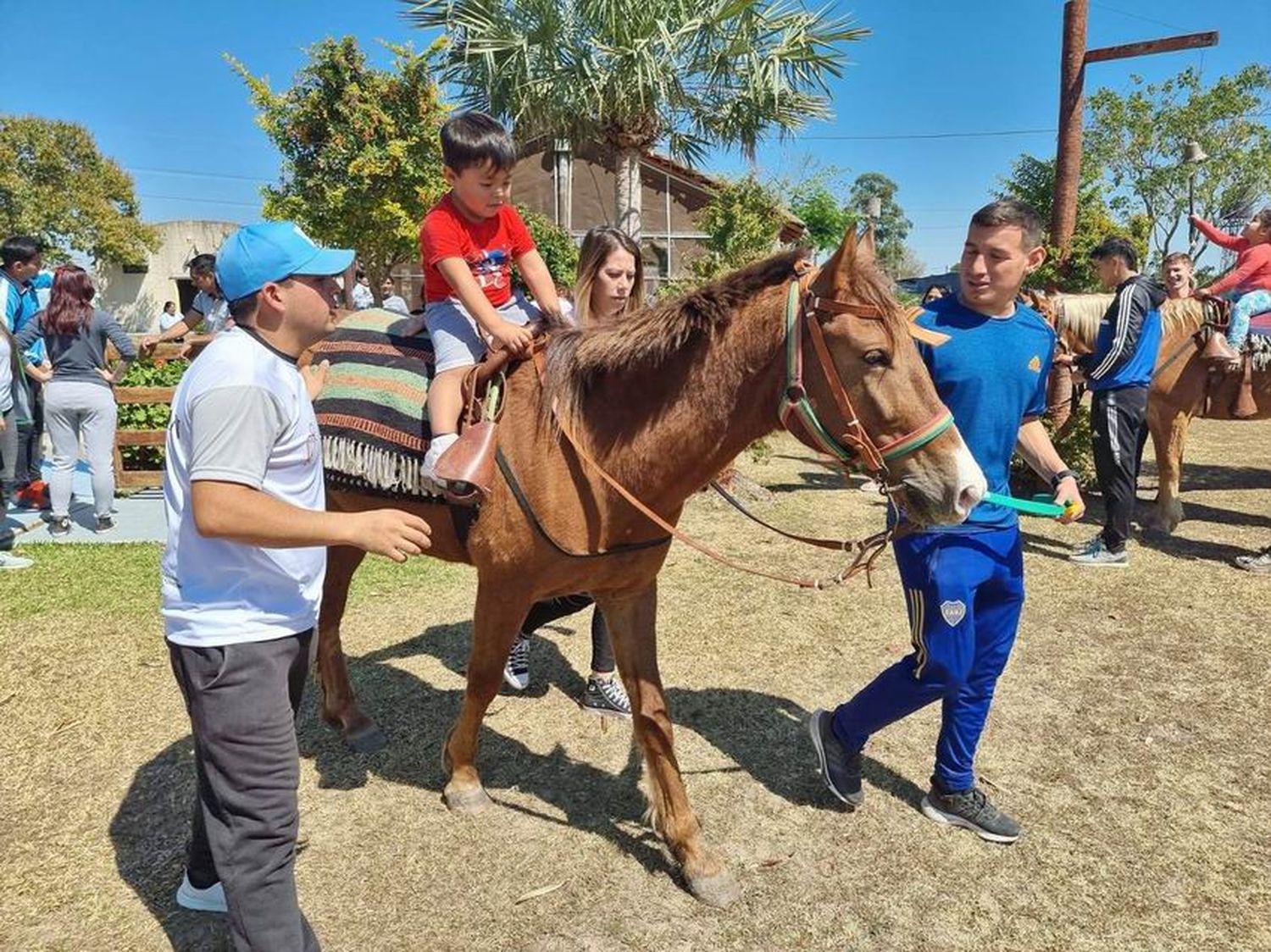 Equinoterapia para alumnos de 
la Escuela Especial de Palo Santo