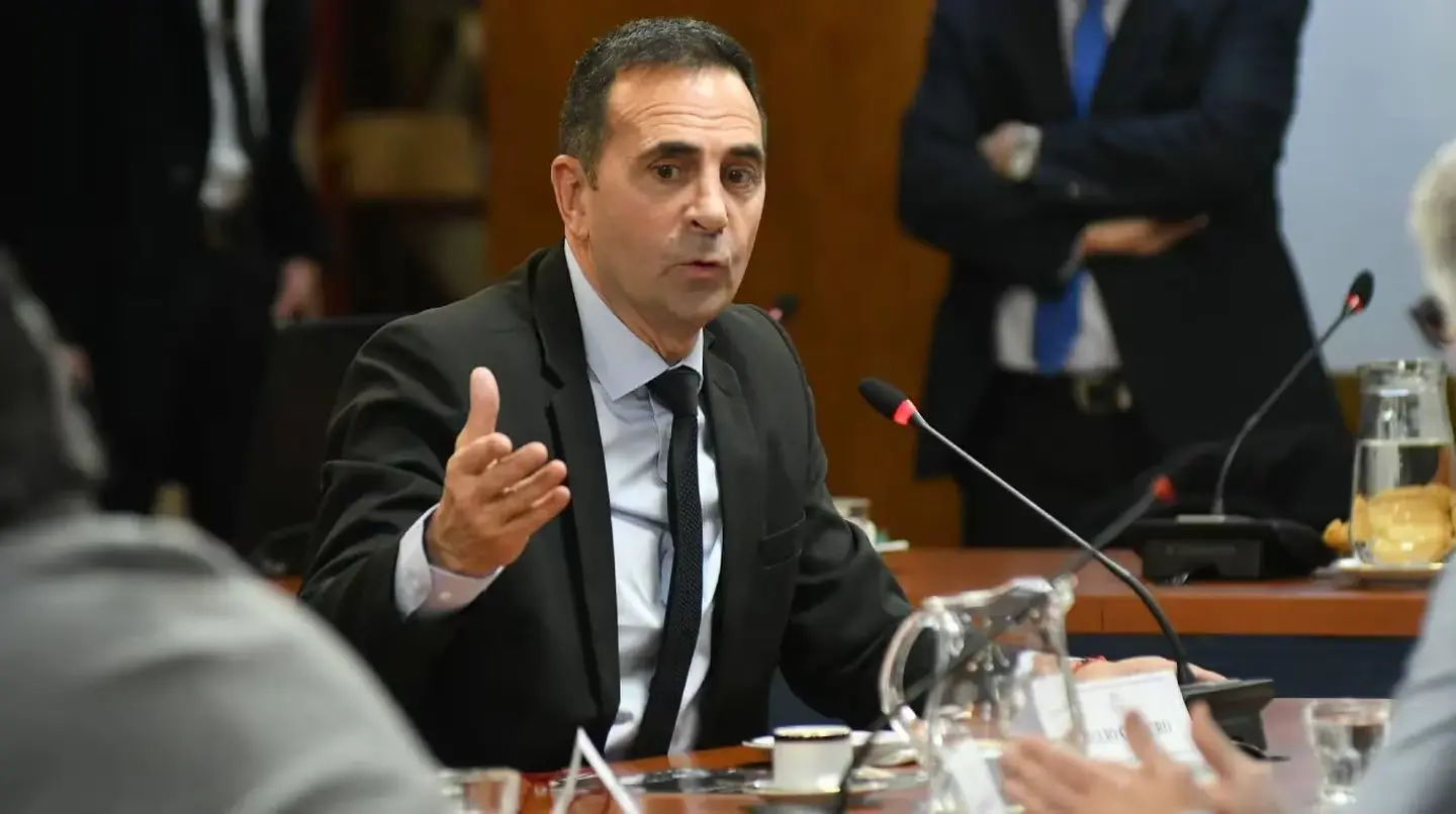Funcionarios del Gobierno nacional defienden la ley de Bases y el paquete fiscal en el Senado