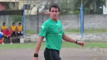 Guillermo González, árbitro chaqueño para el debut de La Crema en la categoría.