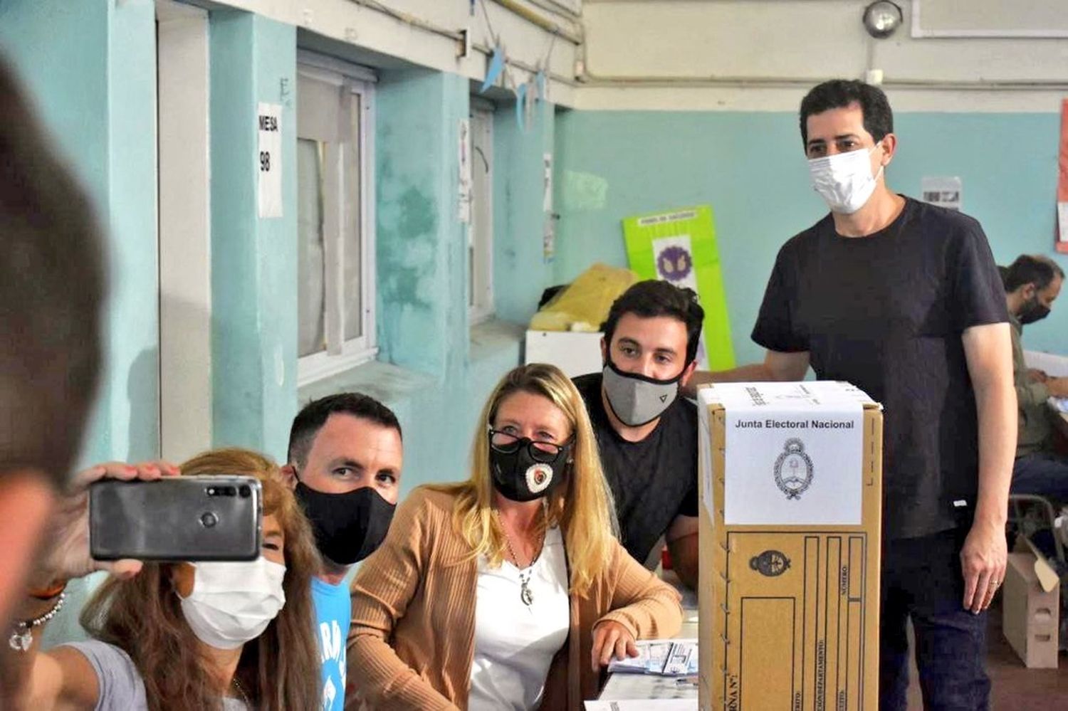 Wado de Pedro votó en Mercedes: "El día acompaña para que los argentinos ejerzamos nuestro derecho"