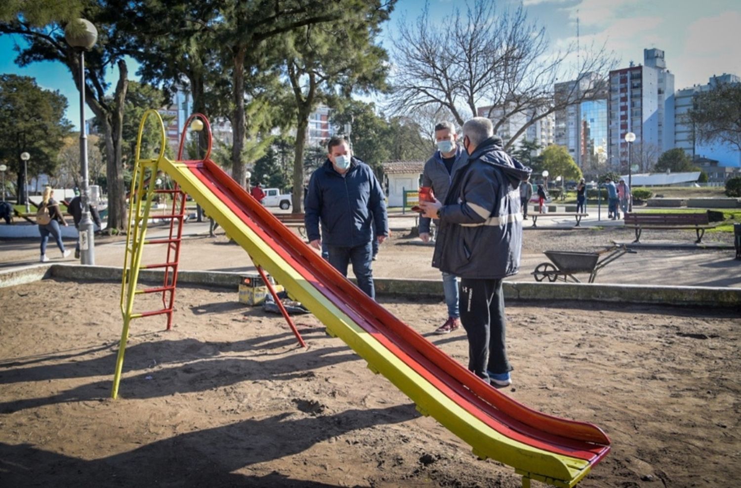 Instalan un punto de conexión Wi-Fi en la Plaza Mitre