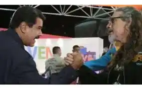 Ahora resulta que condecoran a rockero vestido de nazi