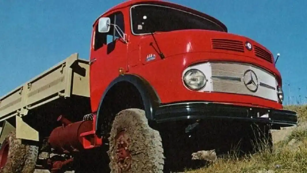 Arrancó el camión, sintió un ruido y se bajó para ver: se encontró con el peor escenario