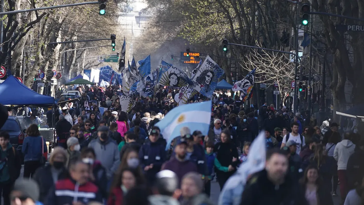 Fernández convocó a actores de la sociedad contra el "odio" y se suma a la marcha en Plaza de Mayo
