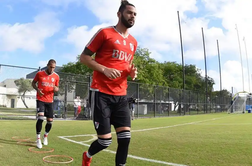 Larrondo tenía todo arreglado con un club chileno pero se cayó su pase