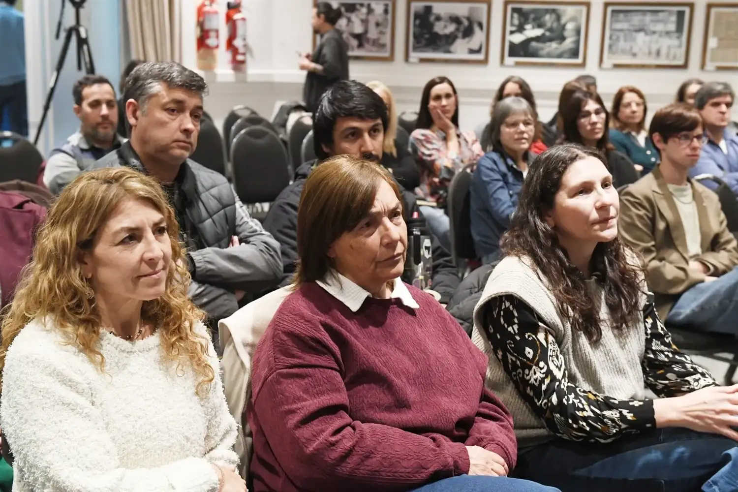 A 20 años de la Ley de ESI, el Senado bonaerense debatió los nuevos desafíos de las redes y la inteligencia artificial - 3
