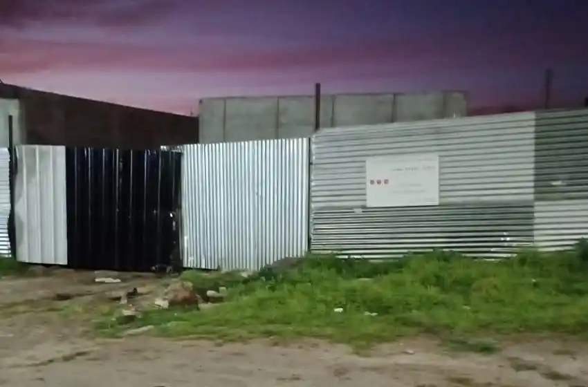 Robó dos andamios de una obra: tenía doble pedido de captura