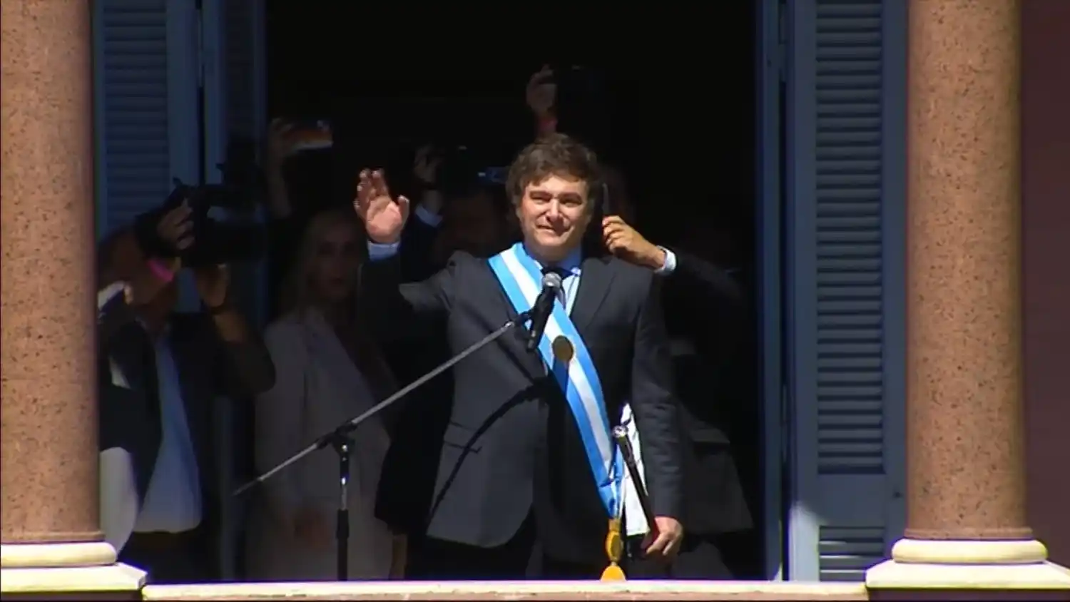 Milei presidente en el balcón