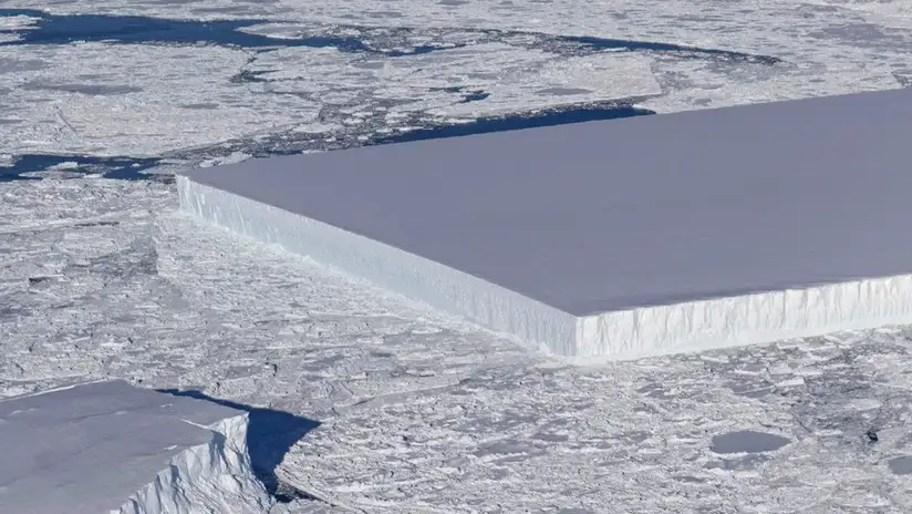 La NASA halla un extraño iceberg perfectamente rectangular