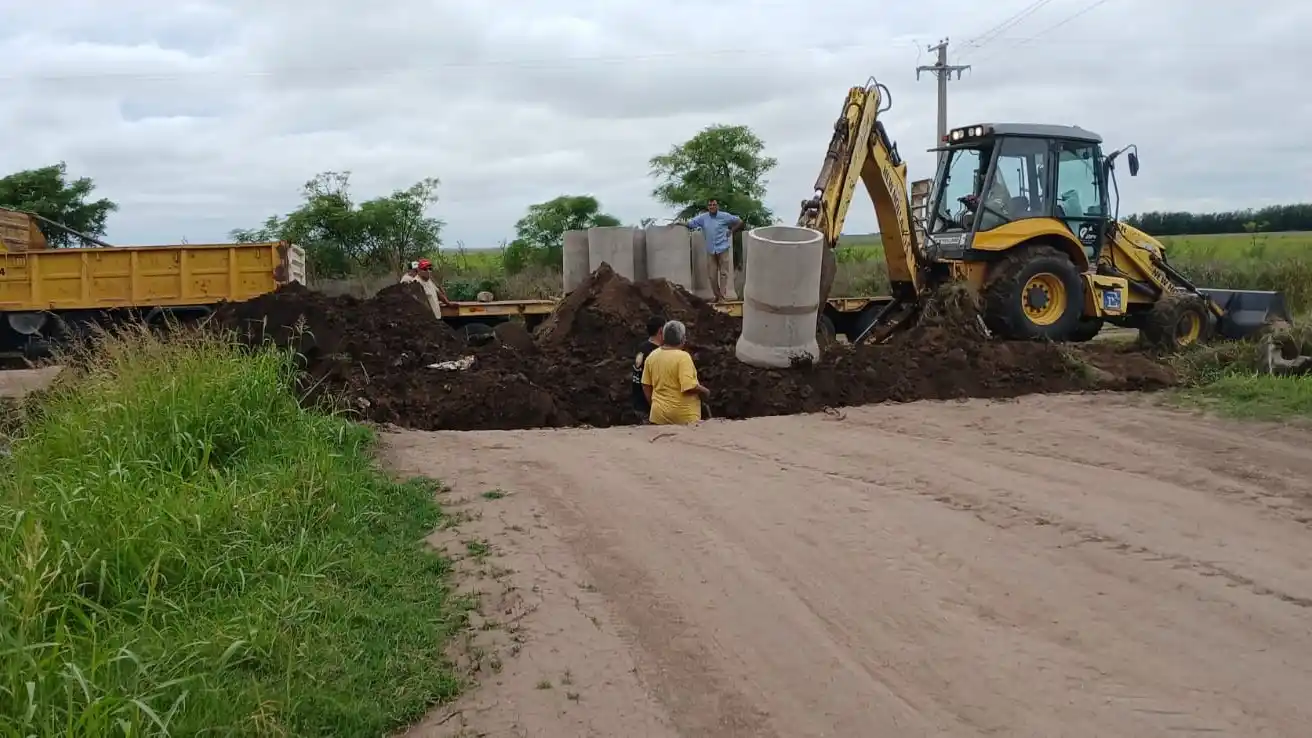 Calderón: reparaciones en el acceso, obras en el salón comunitario y mantenimiento de caminos