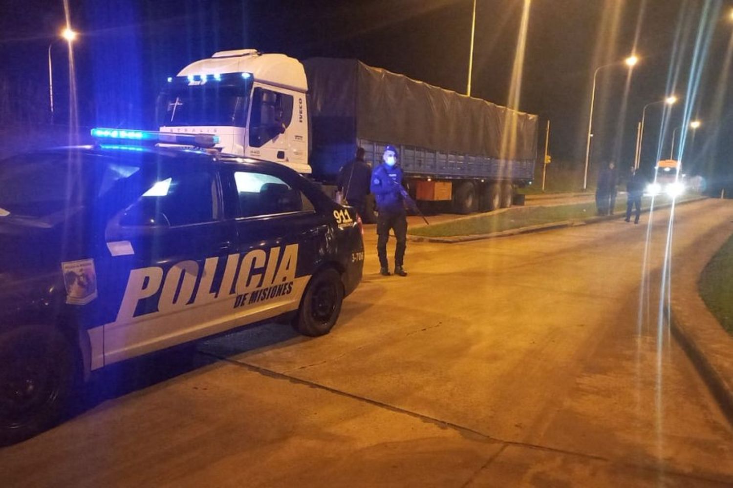 Secuestraron dos camiones con soja de contrabando