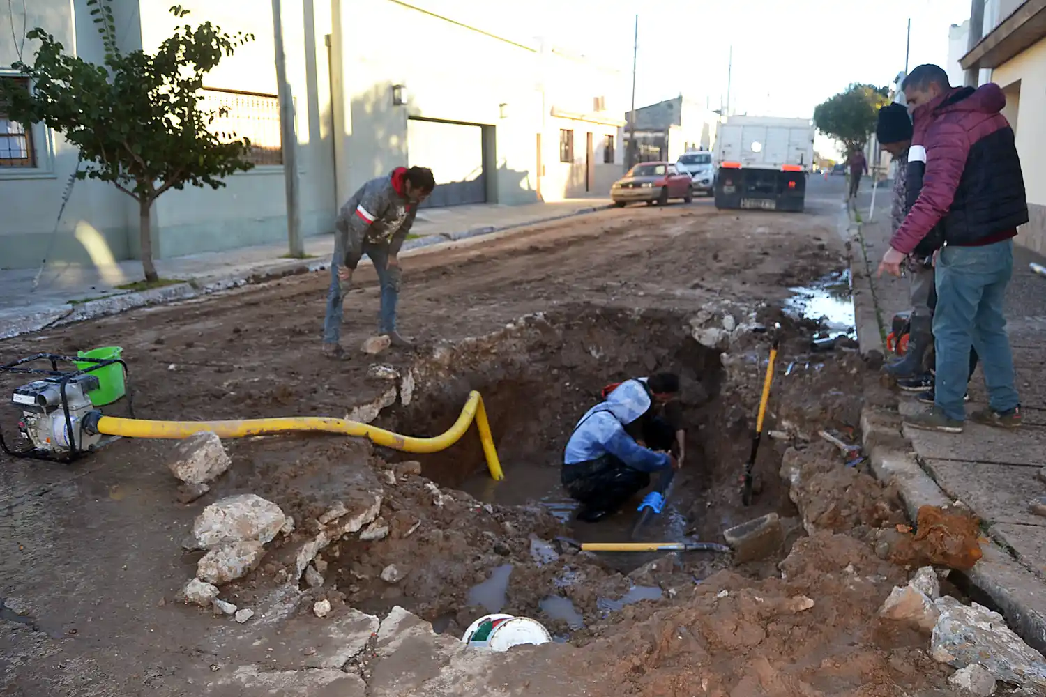 Repararon caño madre durante casi 10 horas