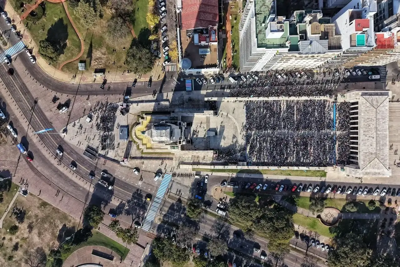Más de 8.000 alumnos participaron en Rosario de la Promesa de Lealtad a la Bandera - 1