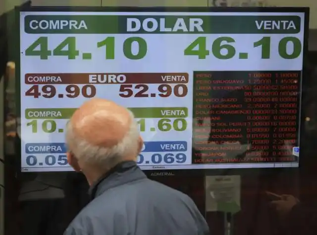 El dólar cerró a la baja en una rueda con volumen récord en 2019
