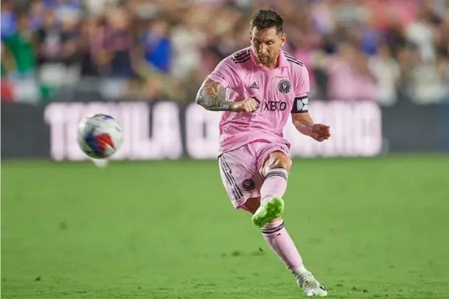Messi está a dos goles de ser el argentino más eficaz en tiros libres