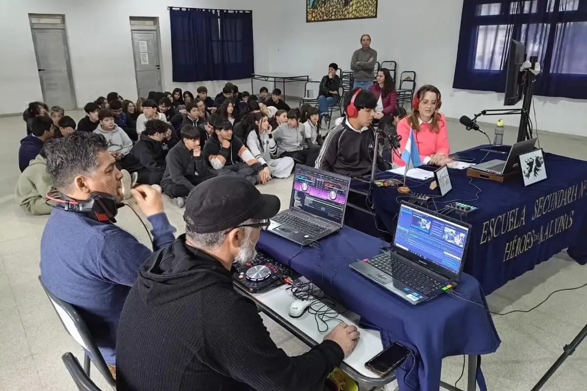 Una escuela de la ciudad logró comunicarse con una base en la Antártida y compartieron una jornada a la distancia