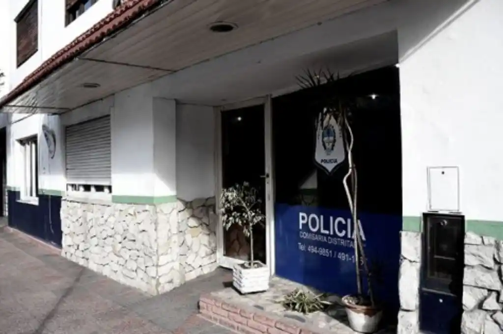 Irrumpió en una comisaria, amenazó a los efectivos y recibió un disparo