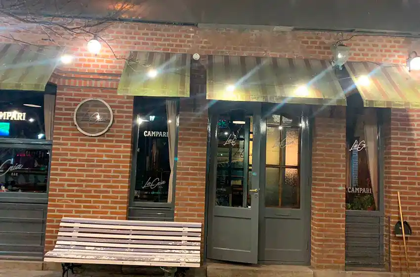 Detienen a un hombre que rompió la puerta de un bar
