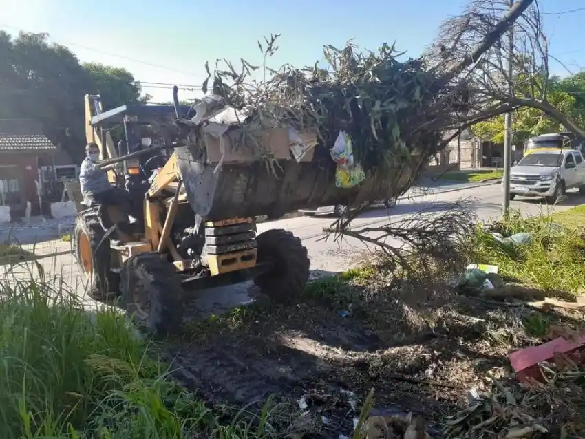 Siguen los operativos de eliminación de microbasurales en diferentes barrios