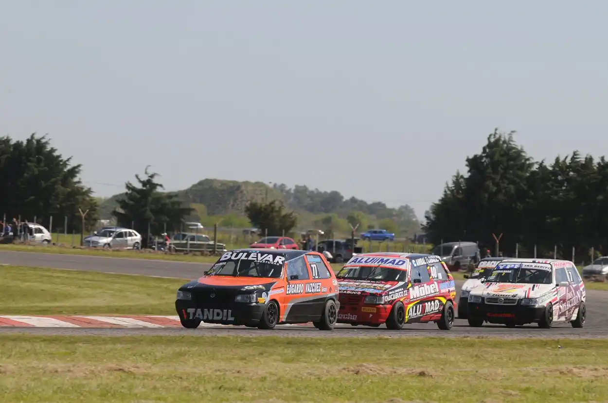 Enrique Ugarte avanza  en el Turismo Pista