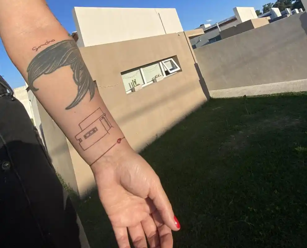 El tatuaje de la vecina de Castelli.