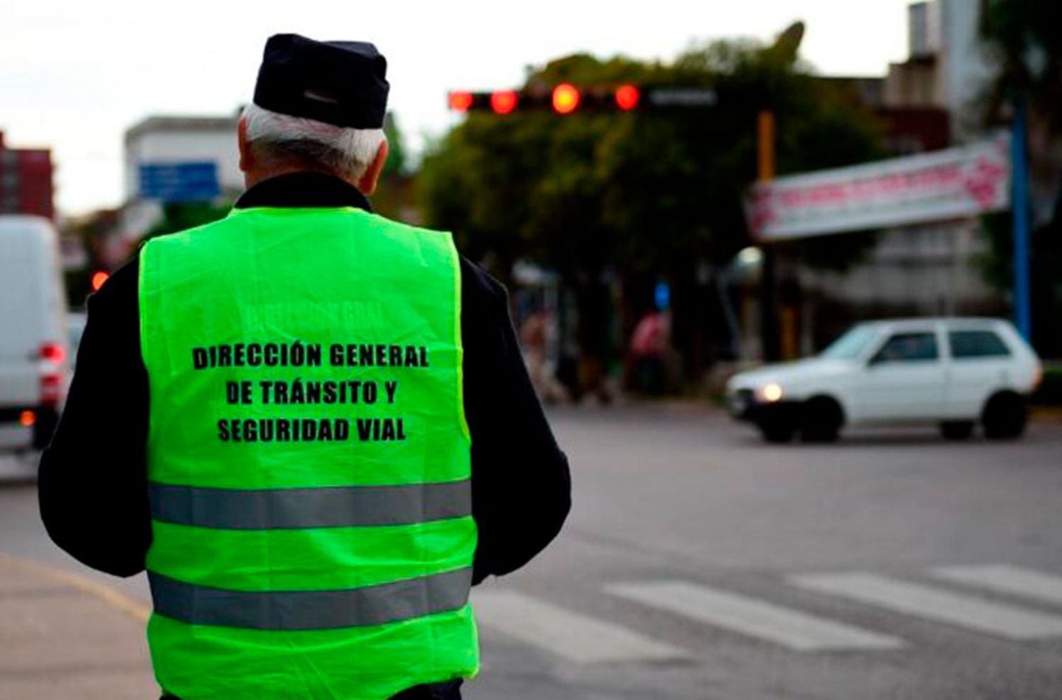 Provincia buscará reducir el límite de velocidad para autos en ciudades