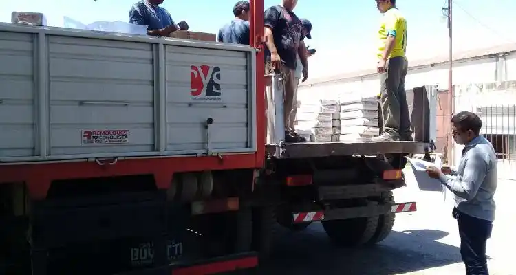 Empiezan a llegar materiales para refaccionar viviendas