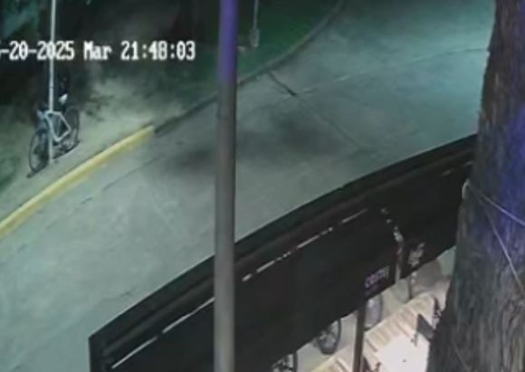 [VIDEO] Delincuentes robaron la bicicleta de un empleado de un local gastronómico