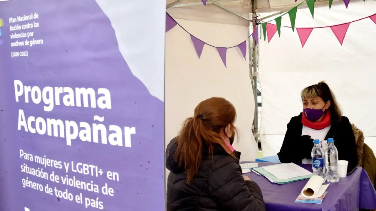 Programa Acompañar: a quiénes está destinado y cómo anotarse para cobrar la ayuda económica