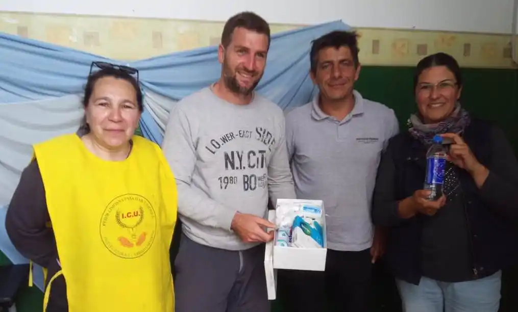 El Instituto de Caridad Universal local entregó elementos de botiquín a escuelas