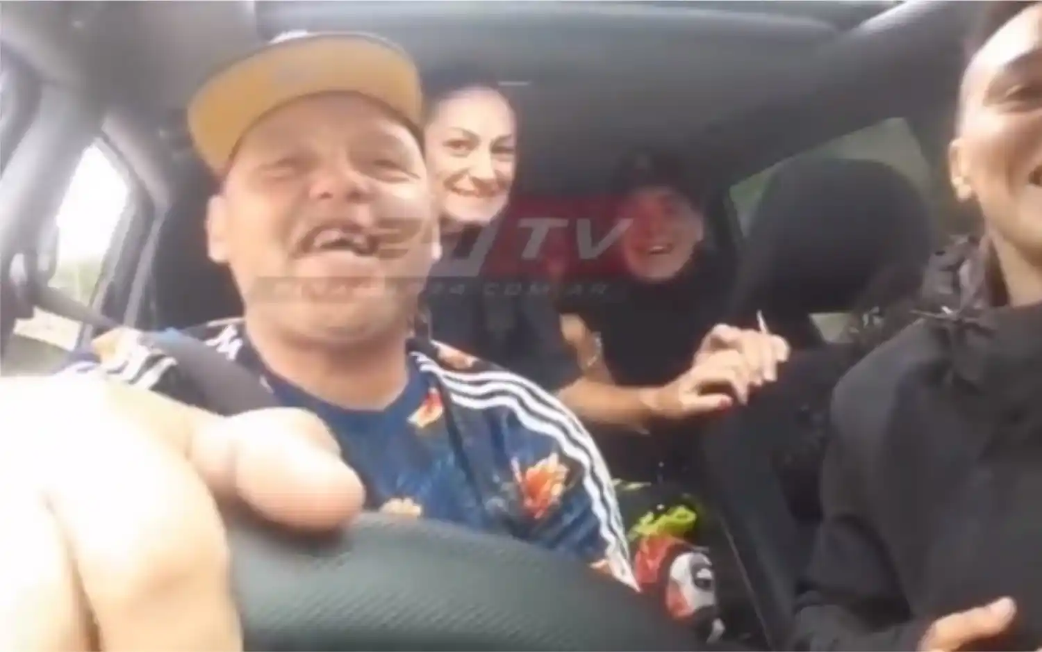 El Pepo levantó policías en Gesell, grabó un video manejando y terminaron sancionados por Ritondo