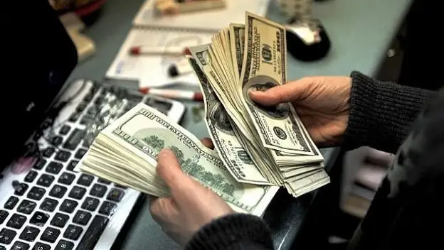 El dólar alcanzó el techo de la banda de flotación y el Banco Central vendió US$53 millones