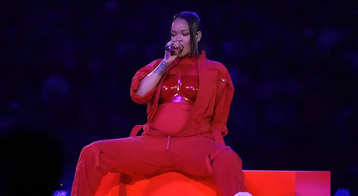 Rihanna bate varios récords con su show en el Super Bowl