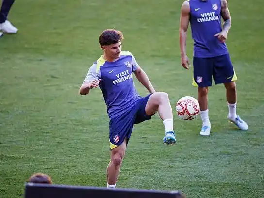 Julián Alvarez, en la última práctica del Atlético.