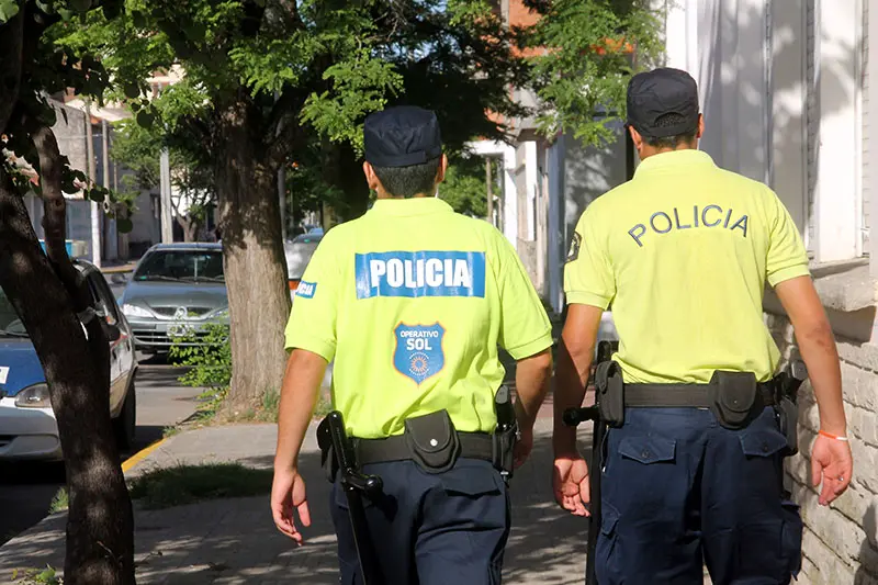 Drástico recorte en la cantidad de policías y móviles para Necochea