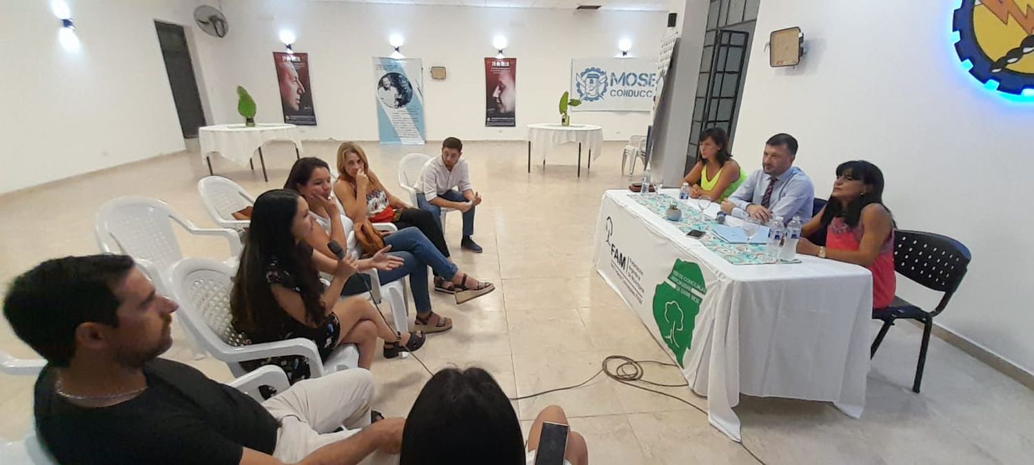 Kueider brindó una charla en Gualeguay sobre reducción de la tarifa eléctrica