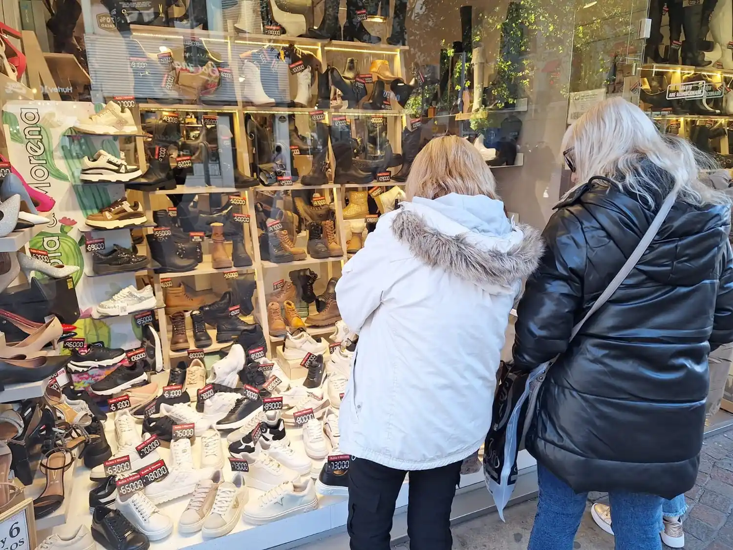 El fin de semana mostró un buen movimiento turístico, pero las ventas no acompañaron.