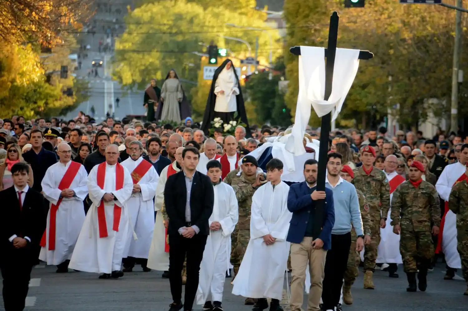 La Solemne Procesión del Santo Entierro partió a las 17 desde las inmediaciones del Calvario.