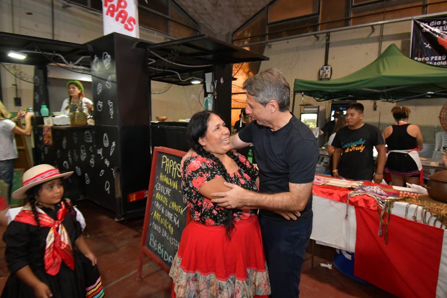 Bernarte visitó las distintas carpas y agradeció a todos por el trabajo y esfuerzo que pusieron en la organización