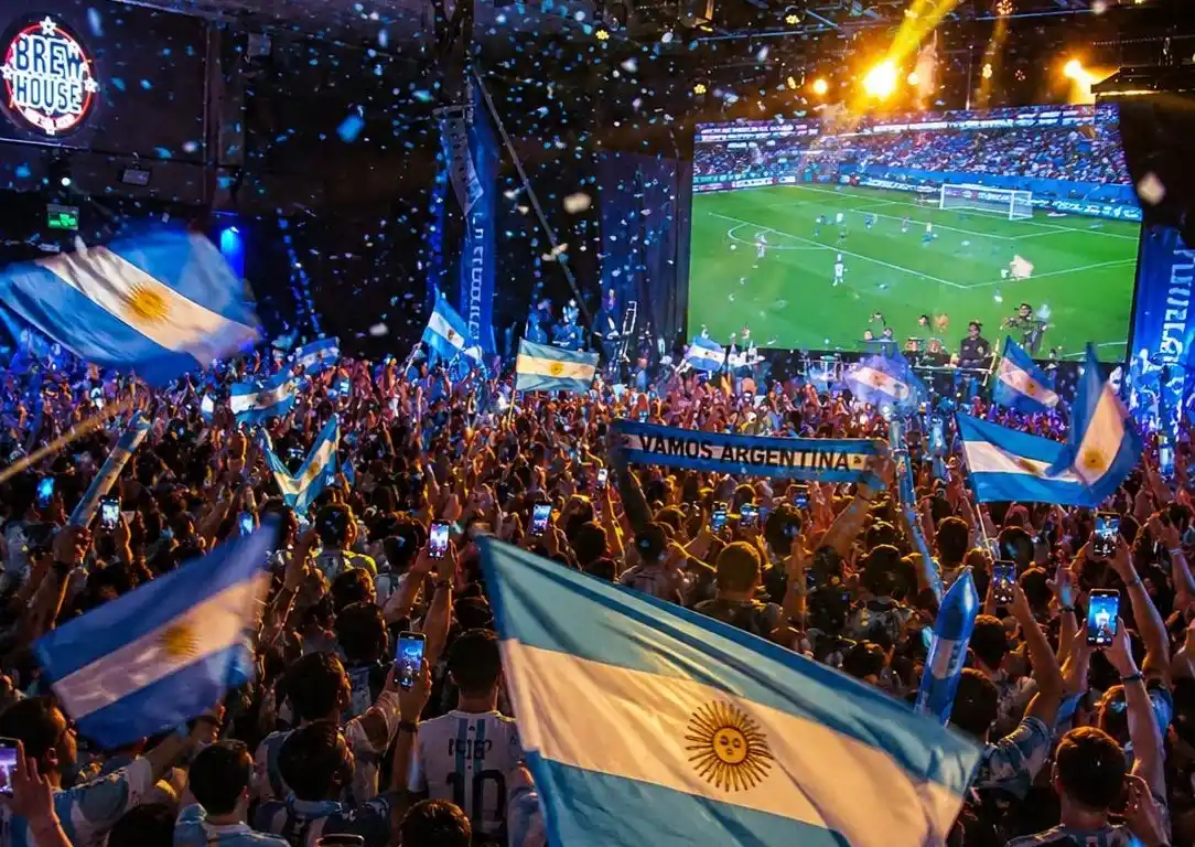 El espacio ofrecerá la transmisión de los tres partidos de la fase de grupos en pantalla gigante y una puesta en escena pensada para recrear el clima de una tribuna mundialista.