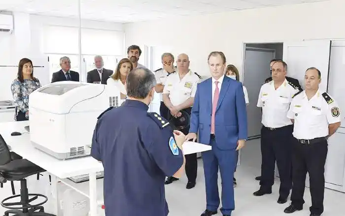Bordet entregó 20 vehículos para patrulla e inauguró consultorios policiales